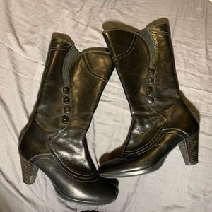 Soft waves black boots